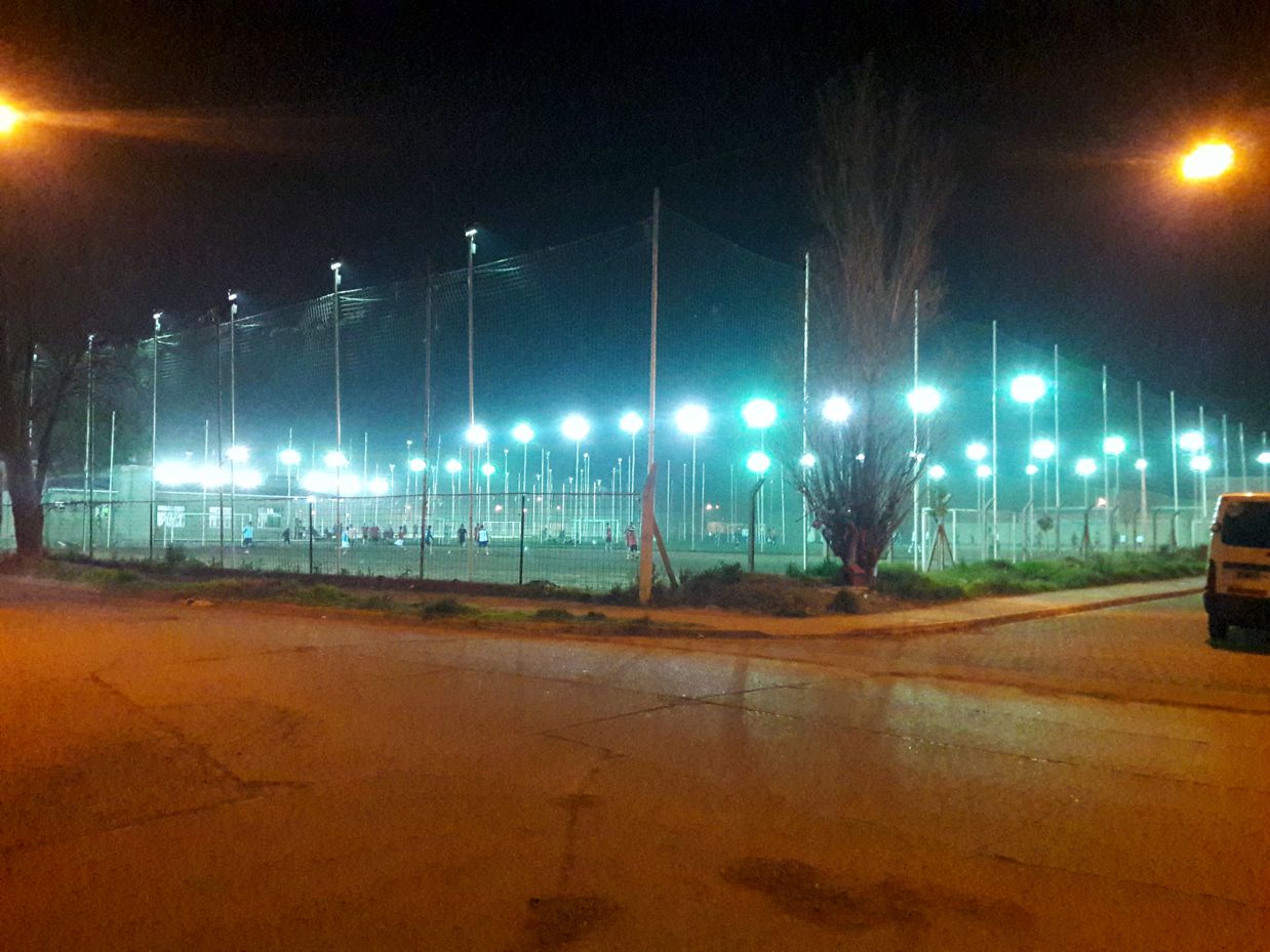 Instalación de iluminación en un predio industrial